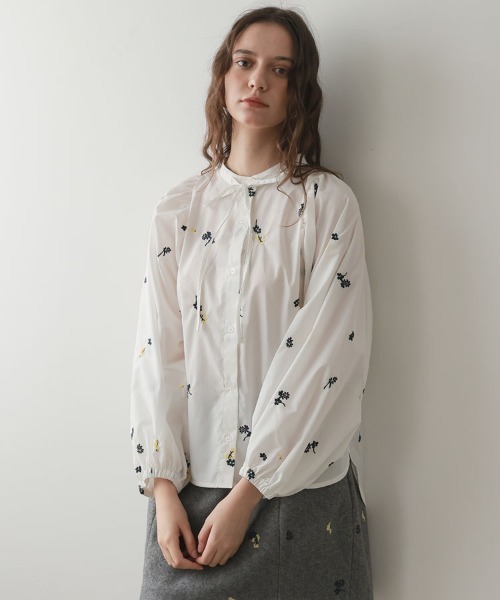 DONOBAN（ドノバン）の「フローレットブラウス（シャツ/ブラウス・レディース・ブラック/ホワイト・ONE SIZE）」の2枚目の写真