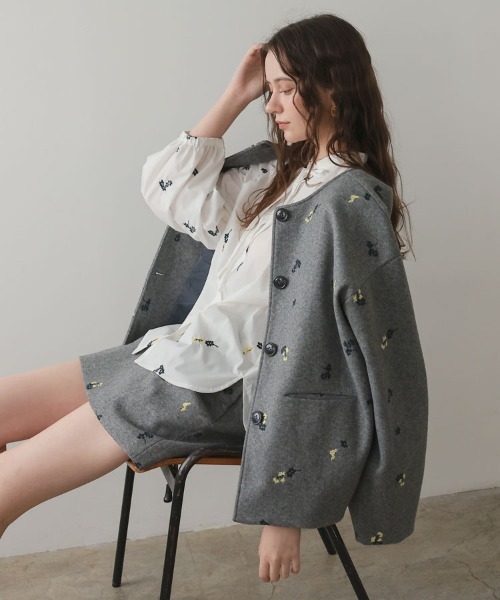 DONOBAN（ドノバン）の「フローレットブラウス（シャツ/ブラウス・レディース・ブラック/ホワイト・ONE SIZE）」の4枚目の写真