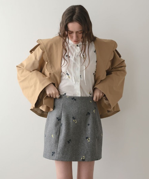 DONOBAN（ドノバン）の「フローレットブラウス（シャツ/ブラウス・レディース・ブラック/ホワイト・ONE SIZE）」の3枚目の写真