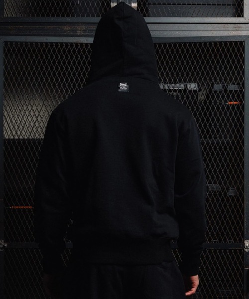 EVERLAST(スポーツ・ライフスタイル)（エバーラスト）の「RVCA メンズ RVCA×EVERLAST HOODIE パーカー 【2025年秋冬モデル】/ルーカエバーラストコラボプルーバーパーカー(SET UP・セットアップ可能・空港コーデ)（パーカー・メンズ・ヘザーグレー/ブラック/ホワイト系その他・MEDIUM/SMALL/X-LARGE/LARGE）」の12枚目の写真