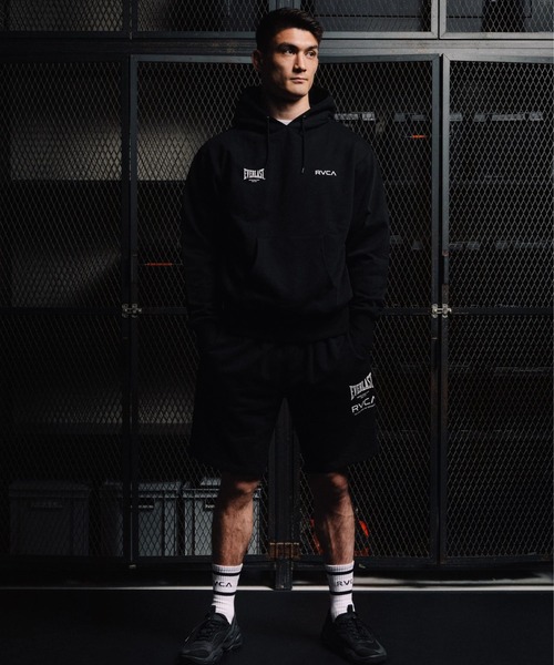 EVERLAST(スポーツ・ライフスタイル)（エバーラスト）の「RVCA メンズ RVCA×EVERLAST HOODIE パーカー 【2025年秋冬モデル】/ルーカエバーラストコラボプルーバーパーカー(SET UP・セットアップ可能・空港コーデ)（パーカー・メンズ・ヘザーグレー/ブラック/ホワイト系その他・MEDIUM/SMALL/X-LARGE/LARGE）」の13枚目の写真