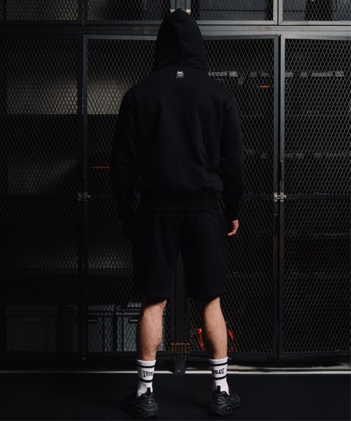 EVERLAST(スポーツ・ライフスタイル)（エバーラスト）の「RVCA メンズ RVCA×EVERLAST HOODIE パーカー 【2025年秋冬モデル】/ルーカエバーラストコラボプルーバーパーカー(SET UP・セットアップ可能・空港コーデ)（パーカー・メンズ・ヘザーグレー/ブラック/ホワイト系その他・MEDIUM/SMALL/X-LARGE/LARGE）」の14枚目の写真