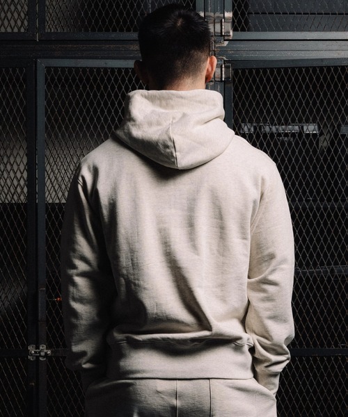 EVERLAST(スポーツ・ライフスタイル)（エバーラスト）の「RVCA メンズ RVCA×EVERLAST HOODIE パーカー 【2025年秋冬モデル】/ルーカエバーラストコラボプルーバーパーカー(SET UP・セットアップ可能・空港コーデ)（パーカー・メンズ・ヘザーグレー/ブラック/ホワイト系その他・MEDIUM/SMALL/X-LARGE/LARGE）」の4枚目の写真