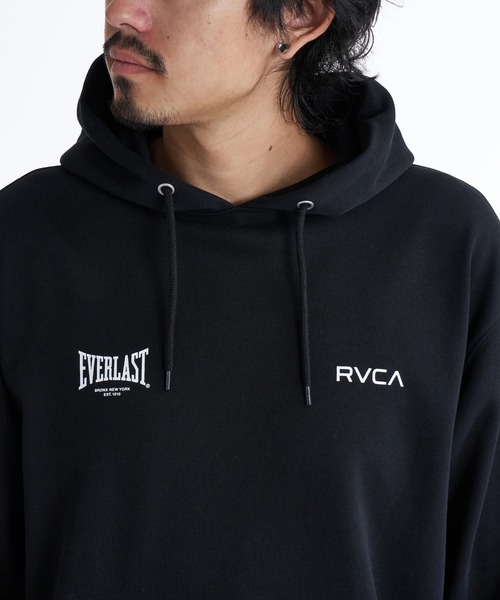 EVERLAST(スポーツ・ライフスタイル)（エバーラスト）の「RVCA メンズ RVCA×EVERLAST HOODIE パーカー 【2025年秋冬モデル】/ルーカエバーラストコラボプルーバーパーカー(SET UP・セットアップ可能・空港コーデ)（パーカー・メンズ・ヘザーグレー/ブラック/ホワイト系その他・MEDIUM/SMALL/X-LARGE/LARGE）」の17枚目の写真