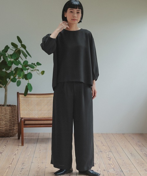 Neina(ネイナ)の「洗える防しわ バックリボンブラウス+ワイドパンツセットアップスーツ<大きいサイズ有>〔Neina〕(スーツセット・レディース・ブラック・M/L/LL/3L)」の15枚目の写真