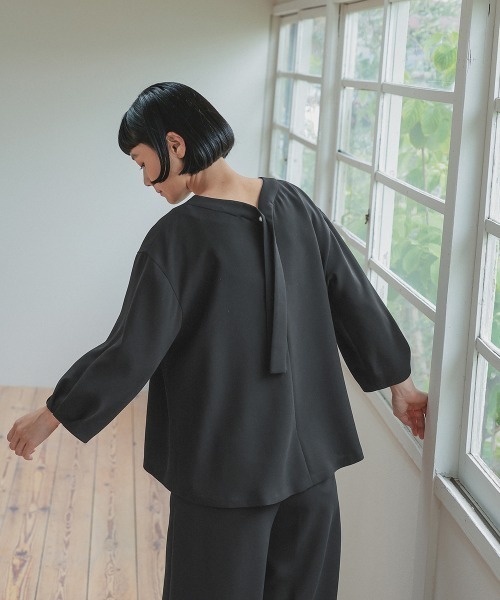 Neina(ネイナ)の「洗える防しわ バックリボンブラウス+ワイドパンツセットアップスーツ<大きいサイズ有>〔Neina〕(スーツセット・レディース・ブラック・M/L/LL/3L)」の20枚目の写真