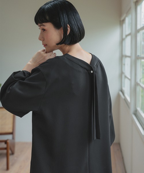 Neina(ネイナ)の「洗える防しわ バックリボンブラウス+ワイドパンツセットアップスーツ<大きいサイズ有>〔Neina〕(スーツセット・レディース・ブラック・M/L/LL/3L)」の22枚目の写真
