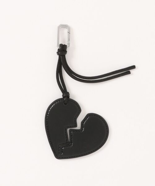 ALLSAINTS（オールセインツ）の「BROKEN HEART LEATHER KEYRING | ブロークン ハート レザー キーリング（キーホルダー・レディース・ブラック・ONE SIZE）」の4枚目の写真