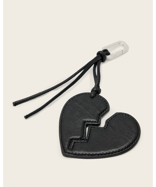 ALLSAINTS（オールセインツ）の「BROKEN HEART LEATHER KEYRING | ブロークン ハート レザー キーリング（キーホルダー・レディース・ブラック・ONE SIZE）」の3枚目の写真