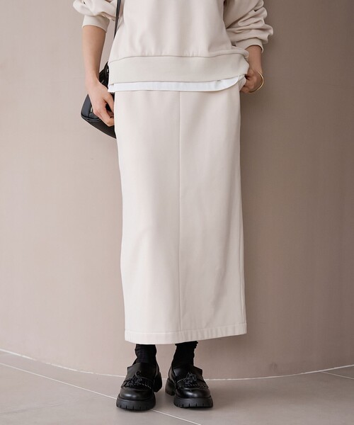 coen（コーエン）の「【REVERSE WARM】あったかナロースウェットスカート（WEB限定サイズあり）（スカート・レディース・ナチュラル/ブラック/ダークブラウン/ダークグレー・M/L/XL）」の4枚目の写真