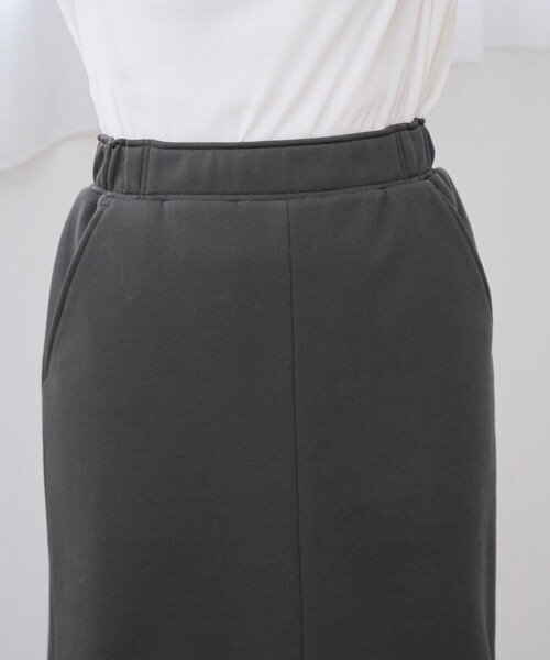 coen（コーエン）の「【REVERSE WARM】あったかナロースウェットスカート（WEB限定サイズあり）（スカート・レディース・ナチュラル/ブラック/ダークブラウン/ダークグレー・M/L/XL）」の6枚目の写真