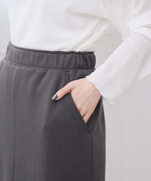coen（コーエン）の「【REVERSE WARM】あったかナロースウェットスカート（WEB限定サイズあり）（スカート・レディース・ナチュラル/ブラック/ダークブラウン/ダークグレー・M/L/XL）」の5枚目の写真