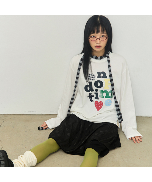 GRAVER（グレーバー）の「[ユニセックス]エンドオブタイム ロングスリーブTシャツ_3カラー（Tシャツ/カットソー・レディース・ホワイト/ブラック/チャコール・LARGE/MEDIUM）」の2枚目の写真