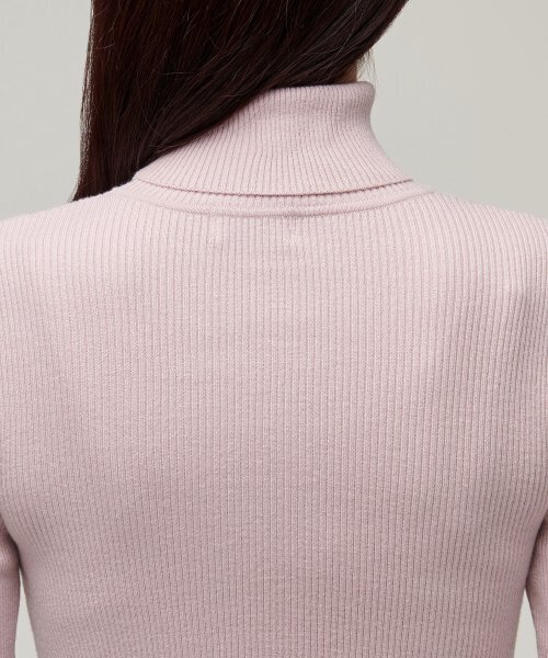 MUSINSA STANDARD WOMAN（ムシンサスタンダードウーマン）の「レディースリブ編みスリムタートルネックニット[ライラック]（ニット/セーター・レディース・その他・MEDIUM/X-SMALL/SMALL/LARGE）」の2枚目の写真