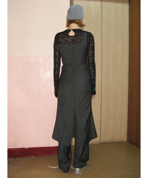 SINOON(シヌーン)の「UNBALANCE ONE-SHOULDER LONG DRESS (CHARCOAL)(ワンピース・レディース・チャコール・SMALL/MEDIUM)」の3枚目の写真