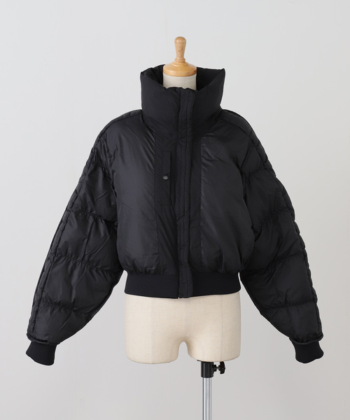 adidas(アディダス)の「adidas / アディダス CROPPED PUFF(ブルゾン・レディース・レッド/ブラック・MEDIUM)」の11枚目の写真