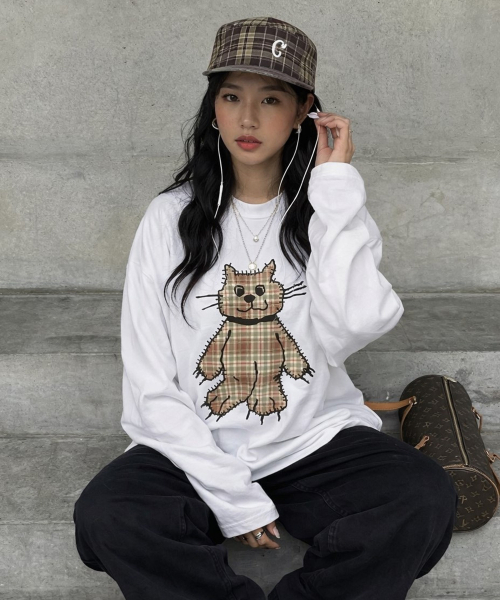 GRAVER（グレーバー）の「[ユニセックス]チェックキャットヴィンテージロングスリーブTシャツ_5カラー（Tシャツ/カットソー・レディース・スカイブルー/インディゴブルー/アイボリー/ホワイト/ブラック・MEDIUM/LARGE）」の8枚目の写真