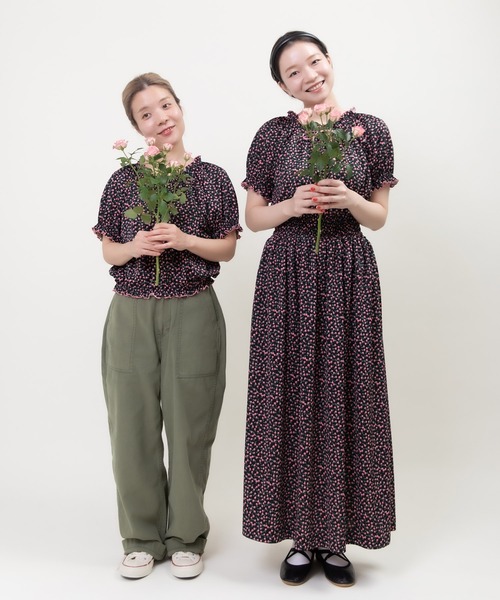 Dot＆Stripes CHILD WOMAN（ドットアンドストライプス　チャイルドウーマン）の「ポンチsmall roseプリント パフスリーブワンピース（ワンピース・レディース・ブラック/ネイビー・FREE）」の14枚目の写真