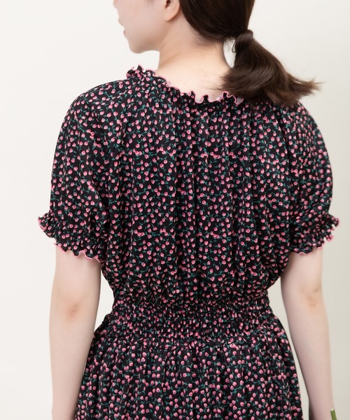Dot＆Stripes CHILD WOMAN（ドットアンドストライプス　チャイルドウーマン）の「ポンチsmall roseプリント パフスリーブワンピース（ワンピース・レディース・ブラック/ネイビー・FREE）」の11枚目の写真