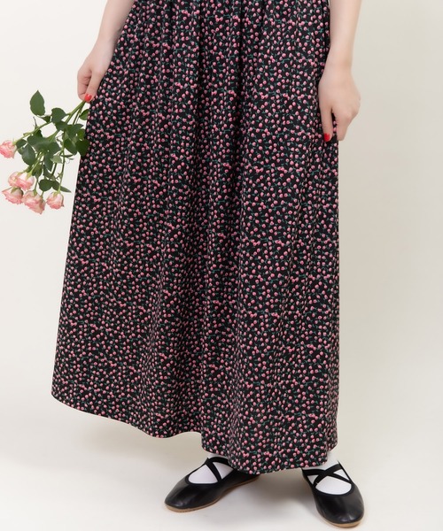 Dot＆Stripes CHILD WOMAN（ドットアンドストライプス　チャイルドウーマン）の「ポンチsmall roseプリント パフスリーブワンピース（ワンピース・レディース・ブラック/ネイビー・FREE）」の12枚目の写真