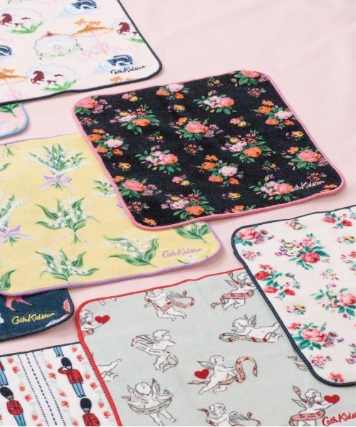 Cath Kidston(キャスキッドソン)の「タオルハンカチ Icon Floral(ハンカチ/ハンドタオル・レディース・ブラック・FREE)」の2枚目の写真