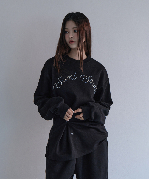 5OML(オーオーエムエル)の「レタリングホットフィックススウェットシャツブラック(スウェット・レディース・ブラック・FREE)」の2枚目の写真