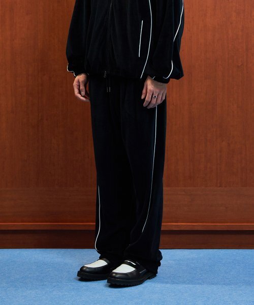 WMC(ダブリューエムシー)の「ベルベットラインパンツ_BLACK(スウェットパンツ・メンズ・ブラック・30(M)/32(L))」の1枚目の写真