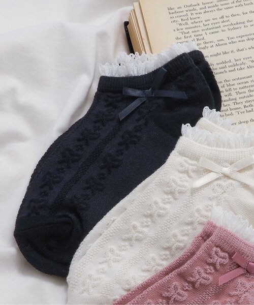 apres les cours(アプレレクール)の「リボン編み柄ショートソックス(ソックス/靴下・キッズ・サーモンピンク/アイボリー/ネイビー・21/18/15 /12)」の2枚目の写真