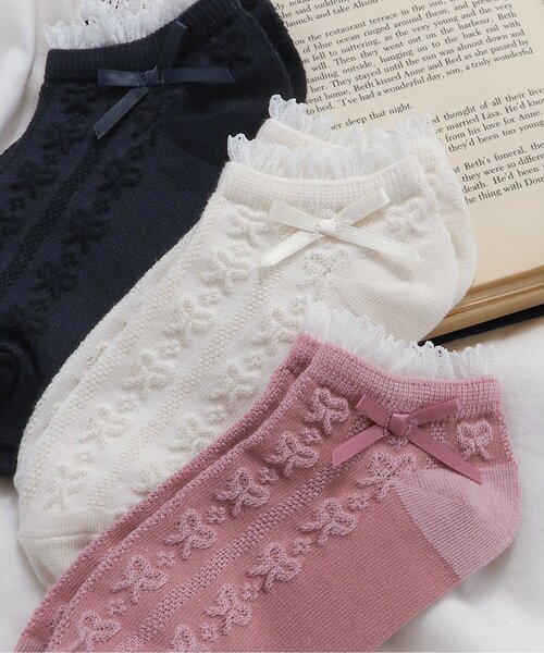 apres les cours(アプレレクール)の「リボン編み柄ショートソックス(ソックス/靴下・キッズ・サーモンピンク/アイボリー/ネイビー・21/18/15 /12)」の1枚目の写真