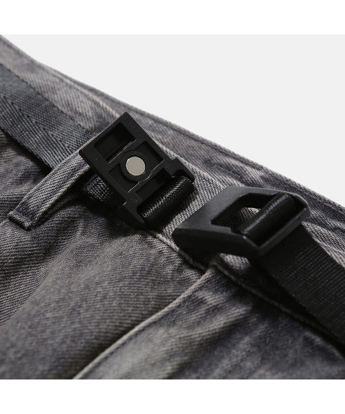 MOIF（モイフ）の「[AW25] WIDE BELTED DENIM PANTS / BLEACHED BLACK（デニムパンツ・メンズ・その他・3(L)/1(S)/2(M)）」の5枚目の写真