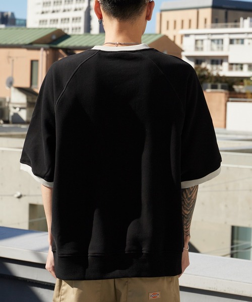 PLEASURES(プレジャー)の「PLEASURES/プレジャーズ オールドイングリッシュブランドロゴ ラグランスリーブ リンガースウェット 秋 秋服 2026年秋冬(Tシャツ/カットソー・メンズ・ブラック・L/XL)」の6枚目の写真
