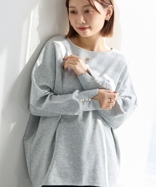 LAVEANGE(ラビアンジェ)の「袖パールコクーンプルオーバー│毎日着たくなる大人のきれいめカットソー/スリットスリーブ/ストレッチ/体型カバー/オフィスカジュアル(Tシャツ/カットソー・レディース・ブラック/オフホワイト/グレー・M/LL/3L/4L/5L)」の4枚目の写真
