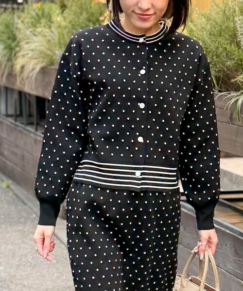 MICO COULIER（ミコクリエ）の「《セットアップ対応》エステルニットドットカーディガン（ニット/セーター・レディース・ライトグレー/ブラック・38）」の2枚目の写真
