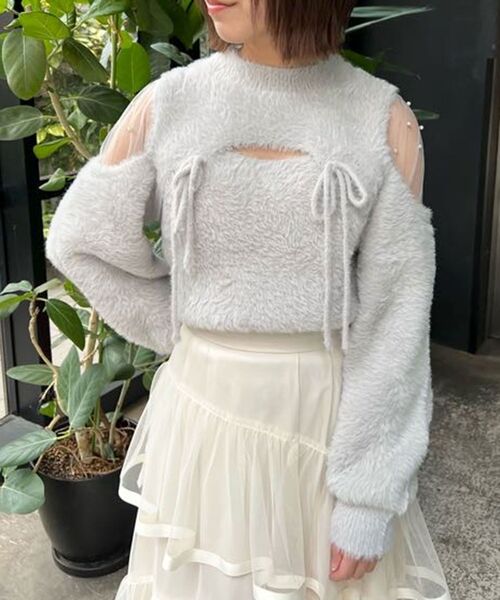 MAJESTIC LEGON（マジェスティックレゴン）の「デコルテオープンシアーショルダーニット（ニット/セーター・レディース・アイボリー/ピンク/ライトグリーン/ライトグレー・MEDIUM）」の3枚目の写真