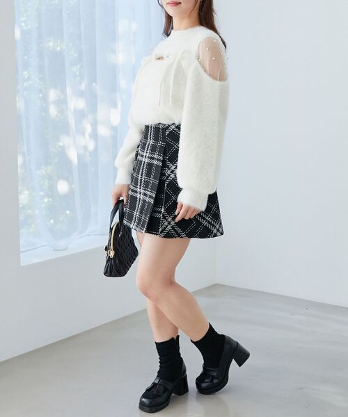 MAJESTIC LEGON（マジェスティックレゴン）の「デコルテオープンシアーショルダーニット（ニット/セーター・レディース・アイボリー/ピンク/ライトグリーン/ライトグレー・MEDIUM）」の7枚目の写真