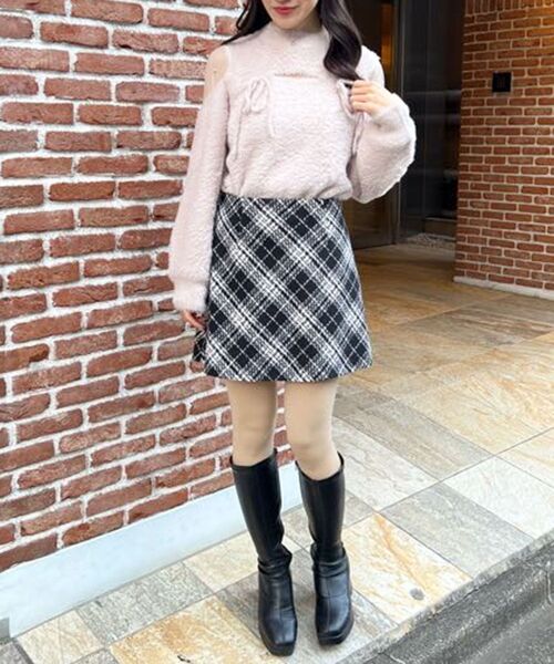 MAJESTIC LEGON（マジェスティックレゴン）の「デコルテオープンシアーショルダーニット（ニット/セーター・レディース・アイボリー/ピンク/ライトグリーン/ライトグレー・MEDIUM）」の13枚目の写真