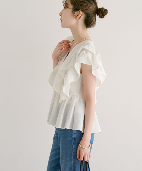 Noble（ノーブル）の「ウォーターエッジフリルブラウス（シャツ/ブラウス・レディース・ブルー/ホワイト/レッド・FREE）」の16枚目の写真