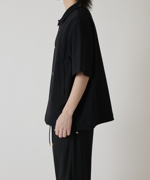 CULLNI(クルニ)の「【CULLNI exclusive for Lui's】半袖コーチシャツブルゾン(シャツ/ブラウス・メンズ・ネイビー/ブラック/チャコールグレー・2/1)」の18枚目の写真