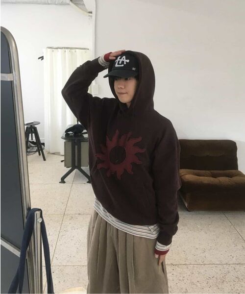 S'EST(エスイーエスティー)の「Solaris Applique Hoodie Brown(パーカー・メンズ・その他・SMALL/MEDIUM/LARGE)」の3枚目の写真