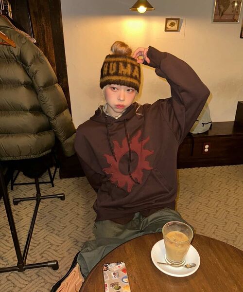 S'EST(エスイーエスティー)の「Solaris Applique Hoodie Brown(パーカー・メンズ・その他・SMALL/MEDIUM/LARGE)」の4枚目の写真