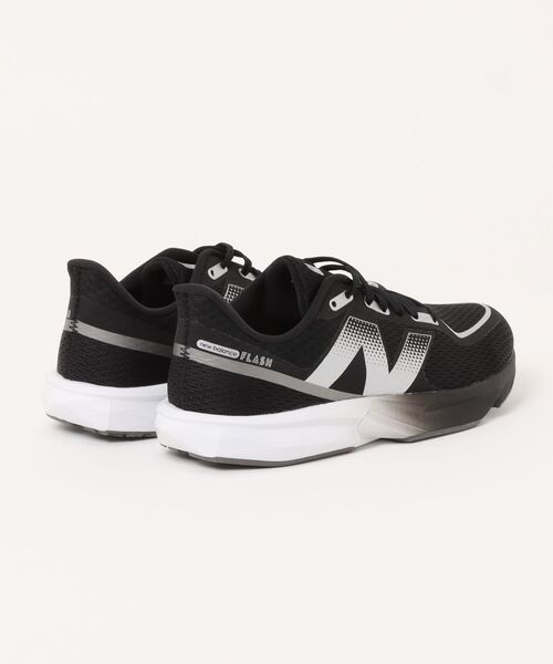 NEW BALANCE(ニューバランス)の「《New Balance》MFLSH(スニーカー・メンズ・ダークグレー/ホワイト系その他/ブラック×ホワイト・25.5cm/26.0cm/26.5cm/27.0cm/27.5cm/28.0cm/25.0cm)」の4枚目の写真