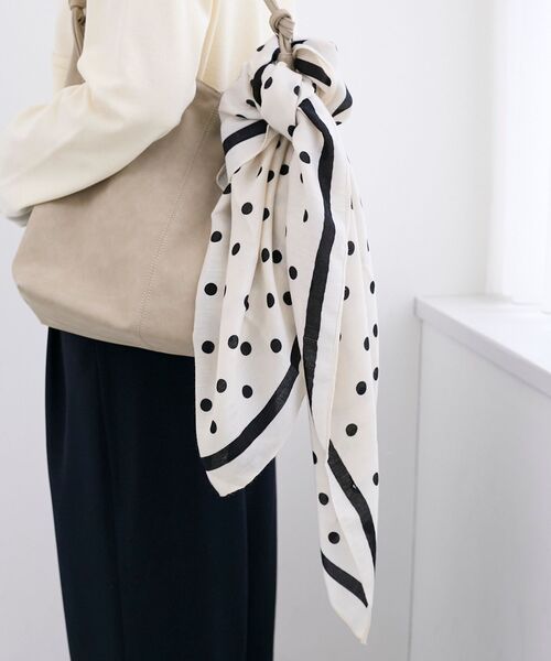 le.coeur blanc（ルクールブラン）の「ドット大判スカーフ（バンダナ/スカーフ・レディース・ホワイト系その他/ブラック系その他・FREE）」の4枚目の写真