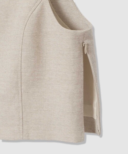 allureville(アルアバイル)の「シャークスキンショートジレ(ベスト・レディース・ベージュ/オフホワイト/ブラック・2)」の18枚目の写真