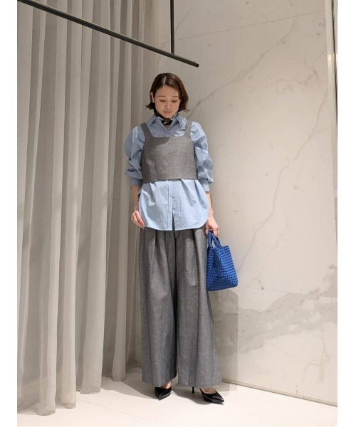 allureville(アルアバイル)の「シャークスキンショートジレ(ベスト・レディース・ベージュ/オフホワイト/ブラック・2)」の4枚目の写真