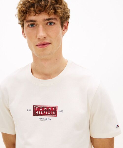 TOMMY HILFIGER(トミーヒルフィガー)の「ヘリテージラベルTシャツ(Tシャツ/カットソー・メンズ・ホワイト/ブラック・X-LARGE/SMALL/MEDIUM/LARGE)」の5枚目の写真