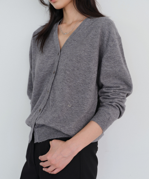 URAGO（ユラーゴ）の「Washable V-neck cardigan（カーディガン/ボレロ・レディース・チャコールグレー/イエロー/ミント/ネイビー/ベージュ/オートミール・FREE）」の7枚目の写真