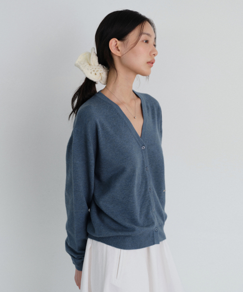 URAGO（ユラーゴ）の「Washable V-neck cardigan（カーディガン/ボレロ・レディース・チャコールグレー/イエロー/ミント/ネイビー/ベージュ/オートミール・FREE）」の9枚目の写真