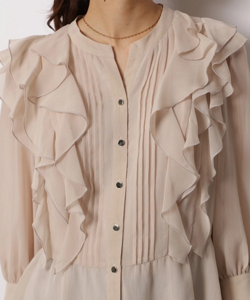 JUSGLITTY（ジャスグリッティー）の「ボウタイフリルショートブラウス（シャツ/ブラウス・レディース・オフホワイト/ピンクベージュ/ライトブルー/ネイビー・2/1）」の6枚目の写真