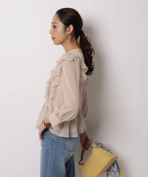 JUSGLITTY（ジャスグリッティー）の「ボウタイフリルショートブラウス（シャツ/ブラウス・レディース・オフホワイト/ピンクベージュ/ライトブルー/ネイビー・2/1）」の9枚目の写真