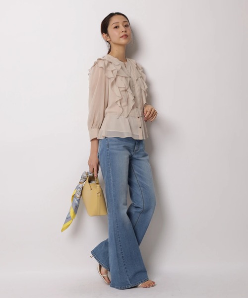 JUSGLITTY（ジャスグリッティー）の「ボウタイフリルショートブラウス（シャツ/ブラウス・レディース・オフホワイト/ピンクベージュ/ライトブルー/ネイビー・2/1）」の11枚目の写真